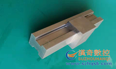 漢奇中走絲加工導(dǎo)軌工件，精度達0.005mm